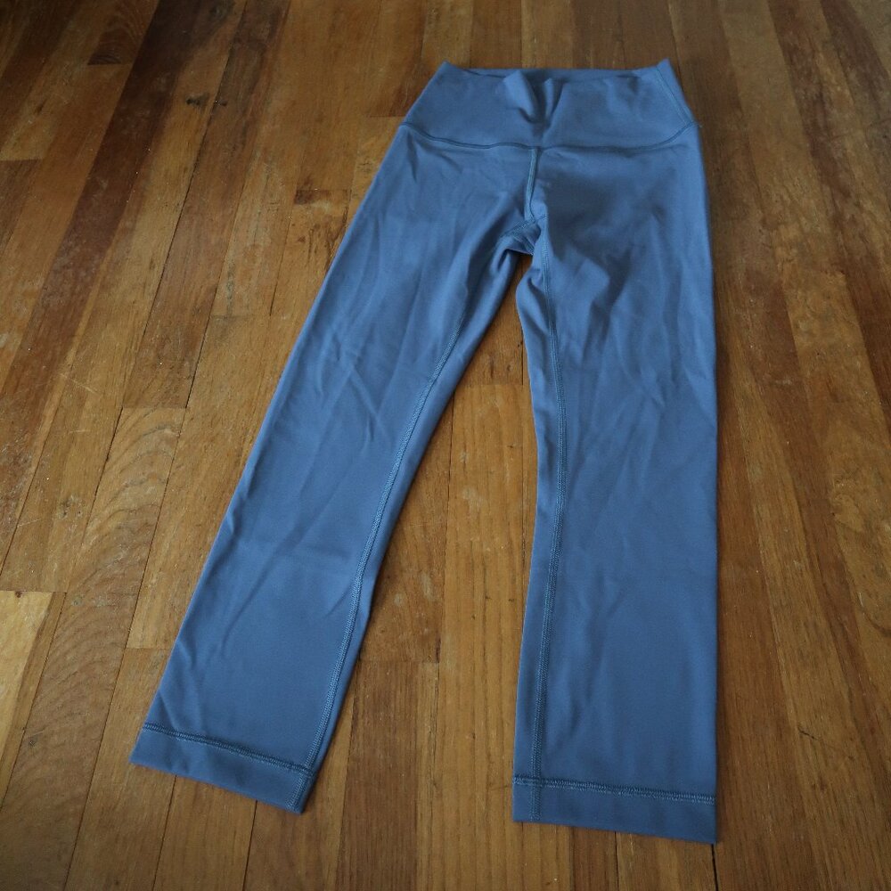 WUNDER UNDER HI-RISE 1/2 TIGHT *FULL-ON LUXTREME 17" Size 4 in ONYX BLUE